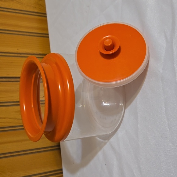 Vintage Tupperware 1477, Clear Acrylic Canister, Orange, Sealable Plunger Top - Picture 7 of 10